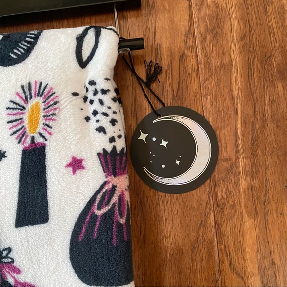 Halloween Mystical Potions Plush Throw blanket NWT - Picture 4 of 9